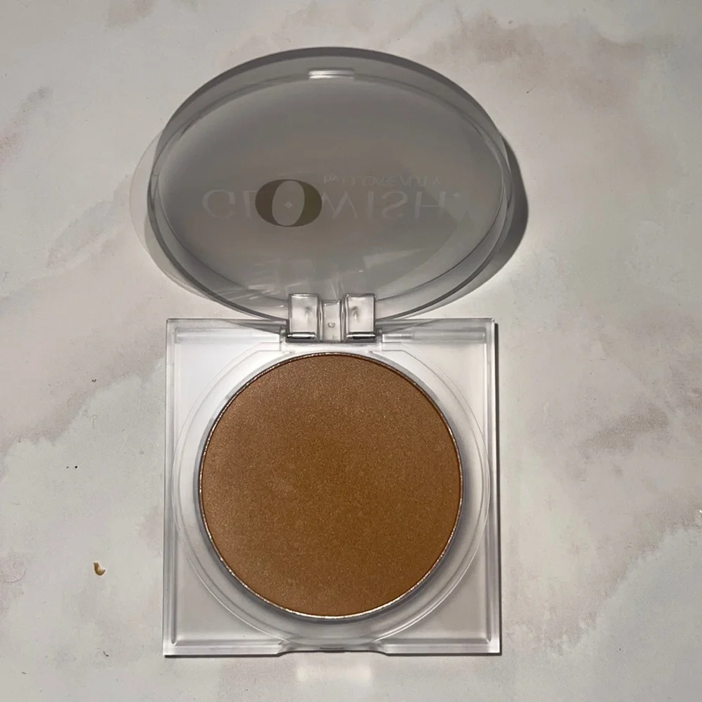 NWT HUDA BEAUTY GloWish Luminous Pressed Powder IN TAN 08 - Picture 2 of 5